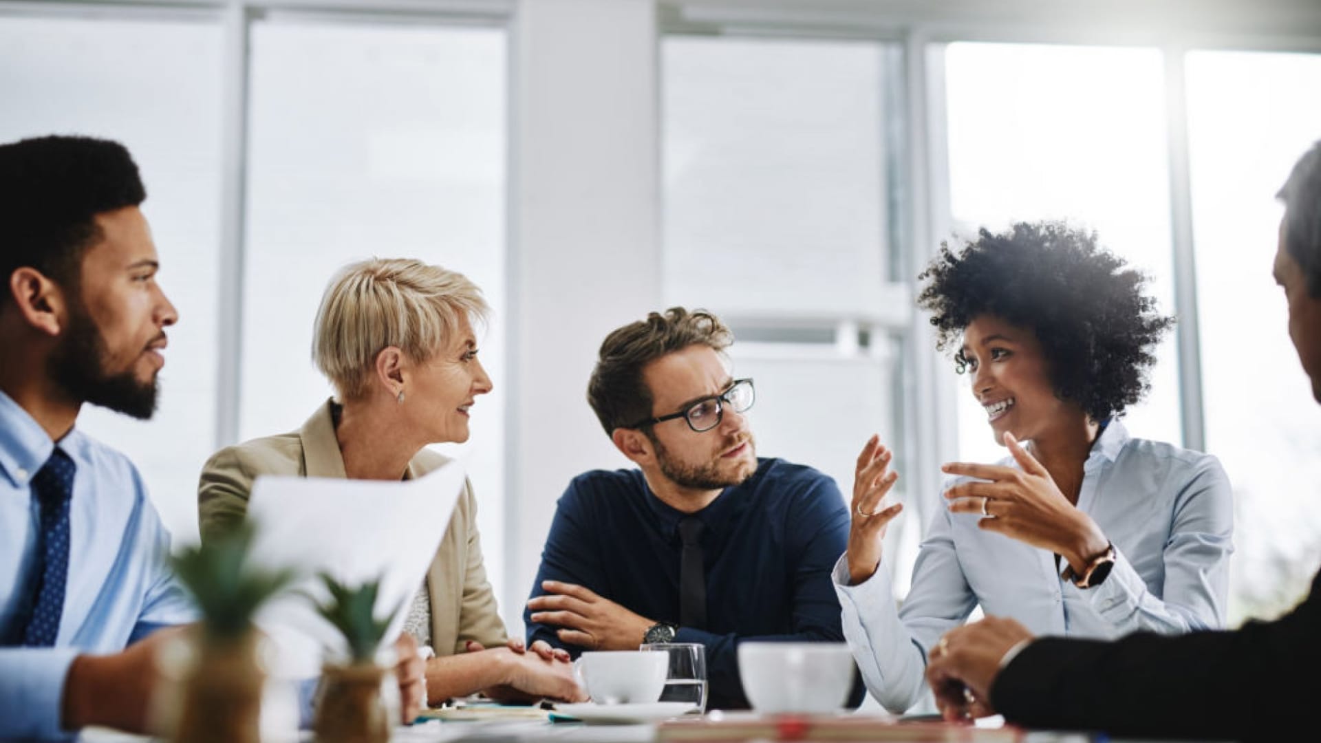 business-people-discussing-at-break