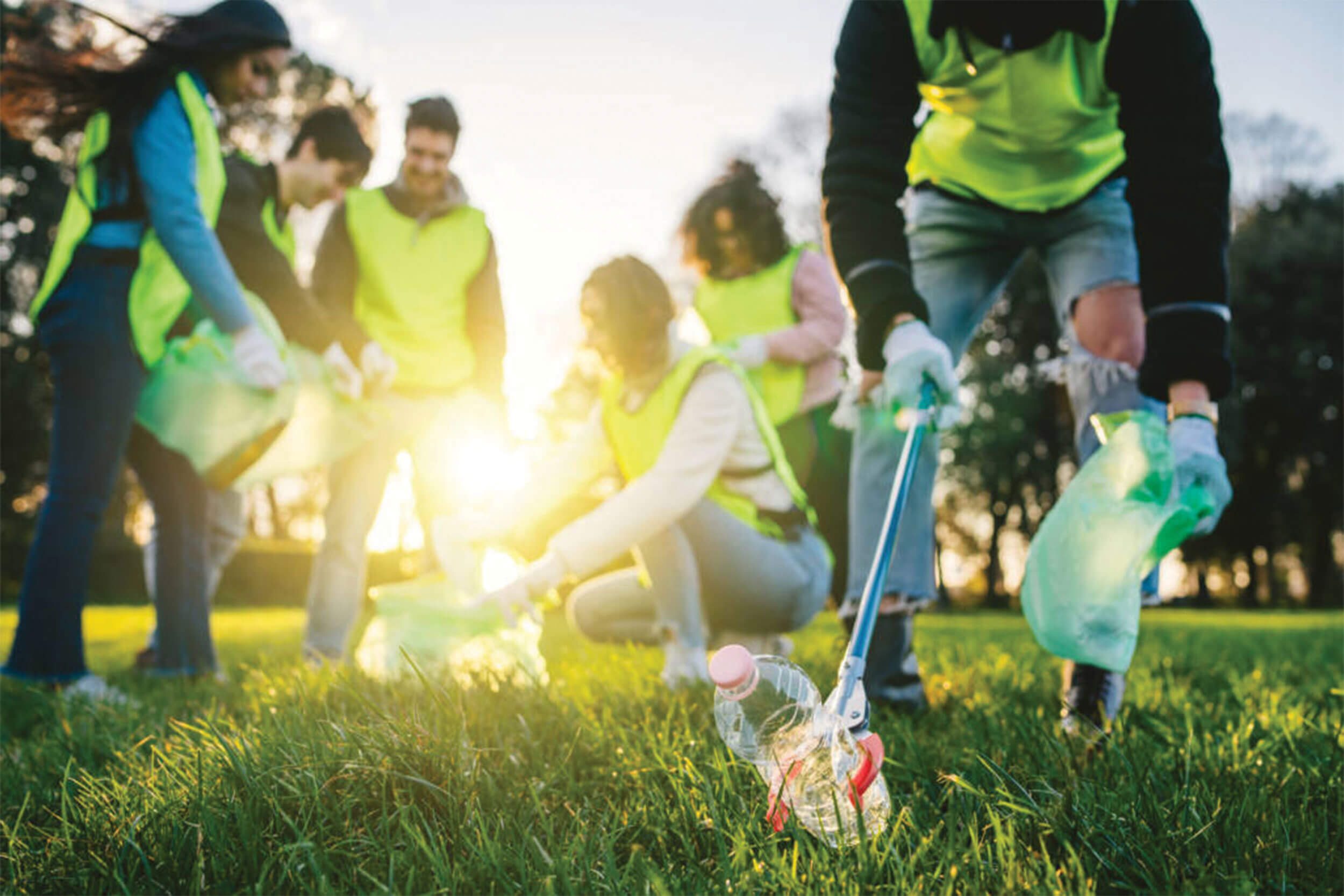 volunteers-picking-up-trash