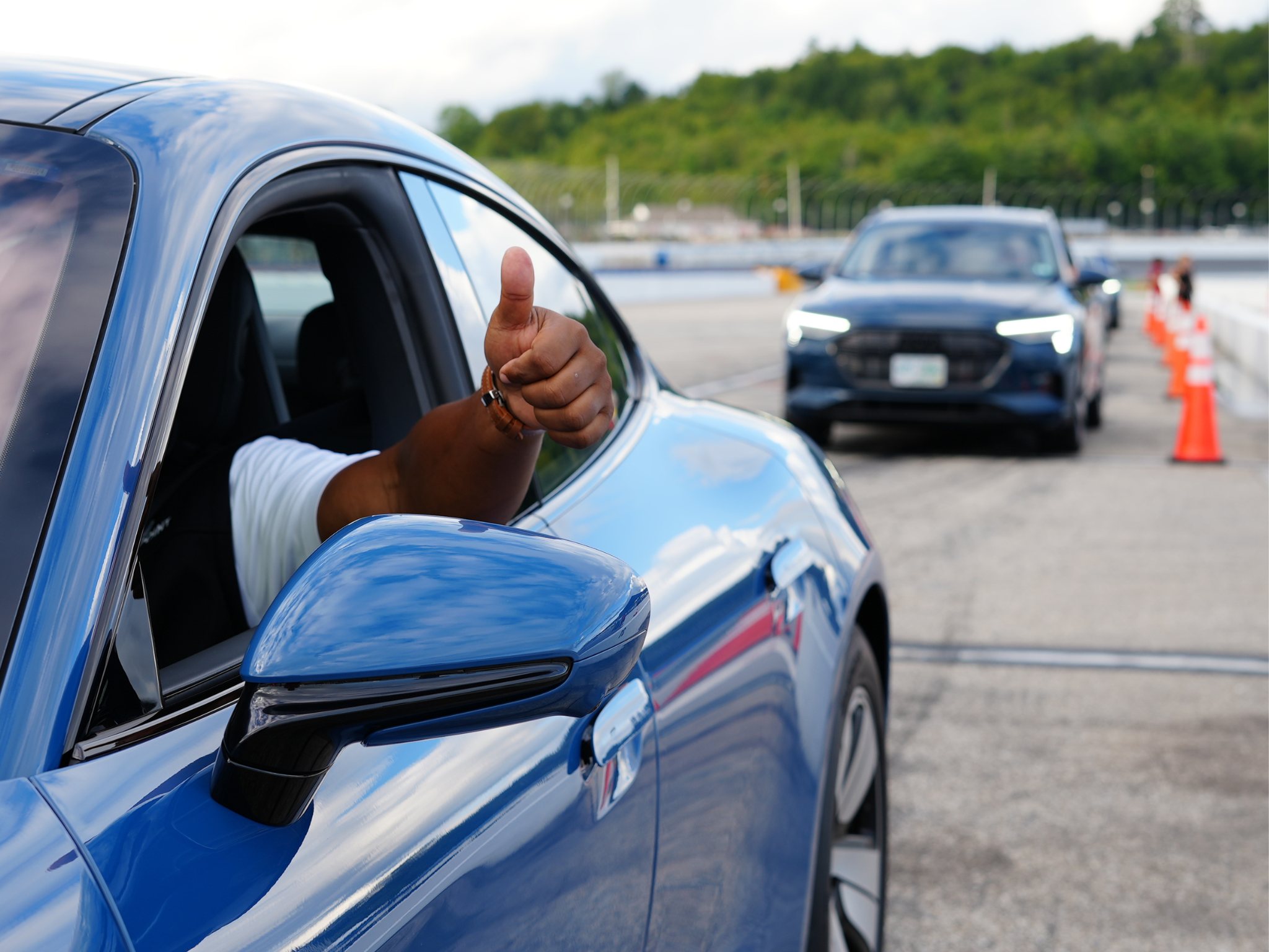 rearview-mirror-thumbs-up